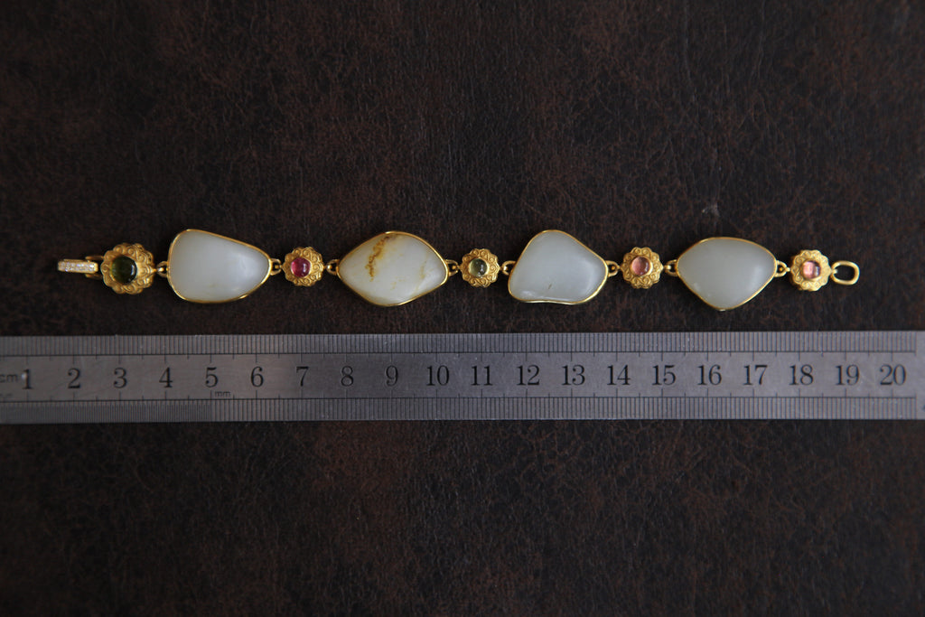 ATELIER 003 · Suet White — nephrite jade bracelet, size reference