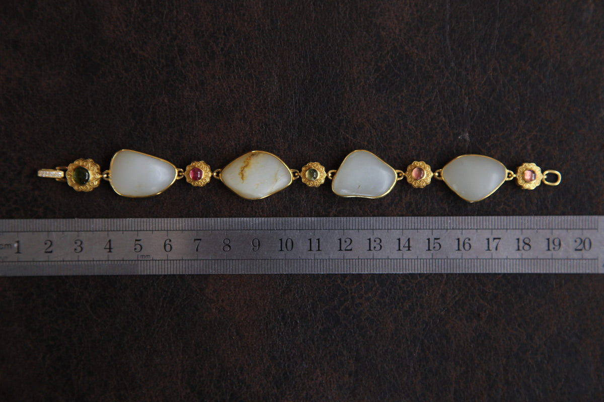 ATELIER 003 · Suet White — nephrite jade bracelet, size reference