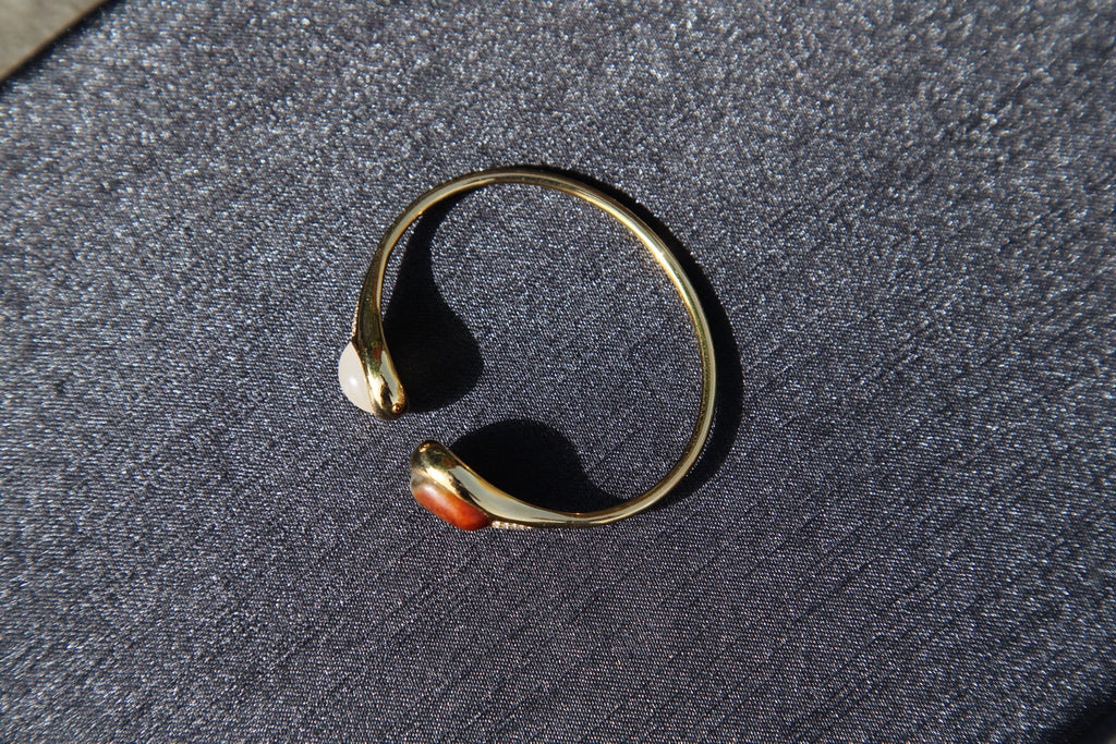 ATELIER 004 · Caramel — nephrite jade bangle, detail