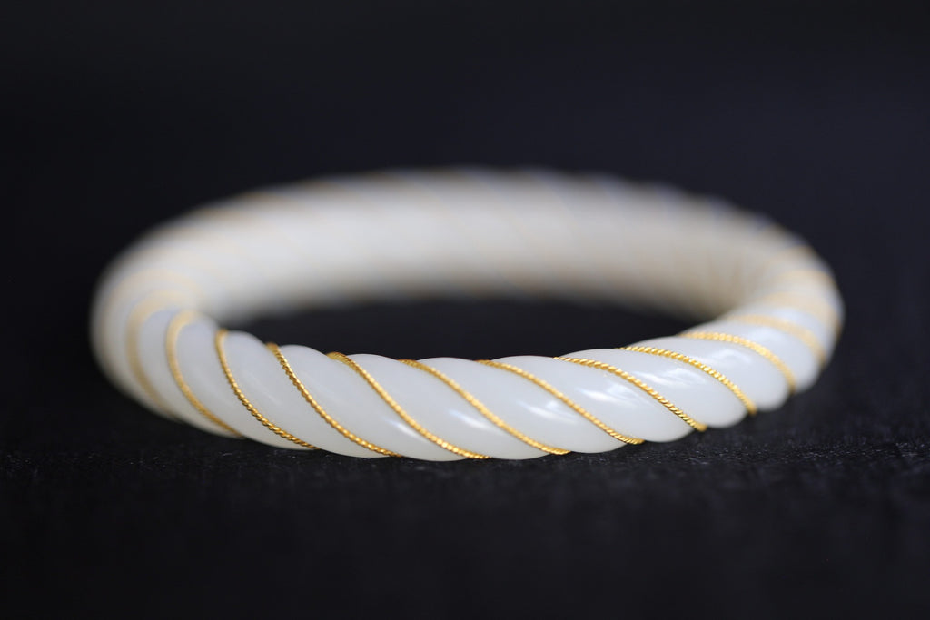 ATELIER 005 · Suet White — nephrite jade bangle, detail
