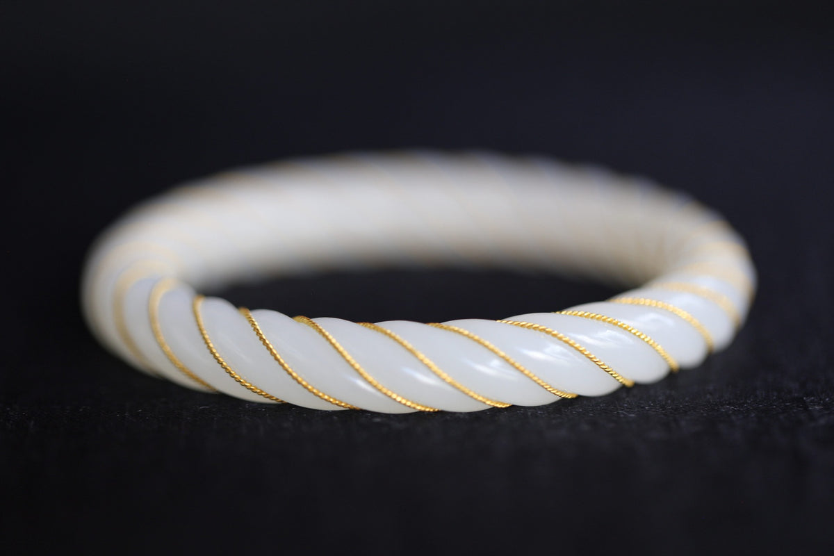 ATELIER 005 · Suet White — nephrite jade bangle, detail