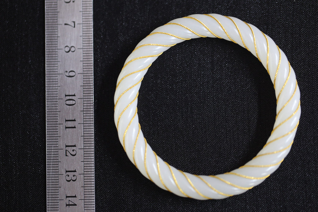 ATELIER 005 · Suet White — nephrite jade bangle, size reference
