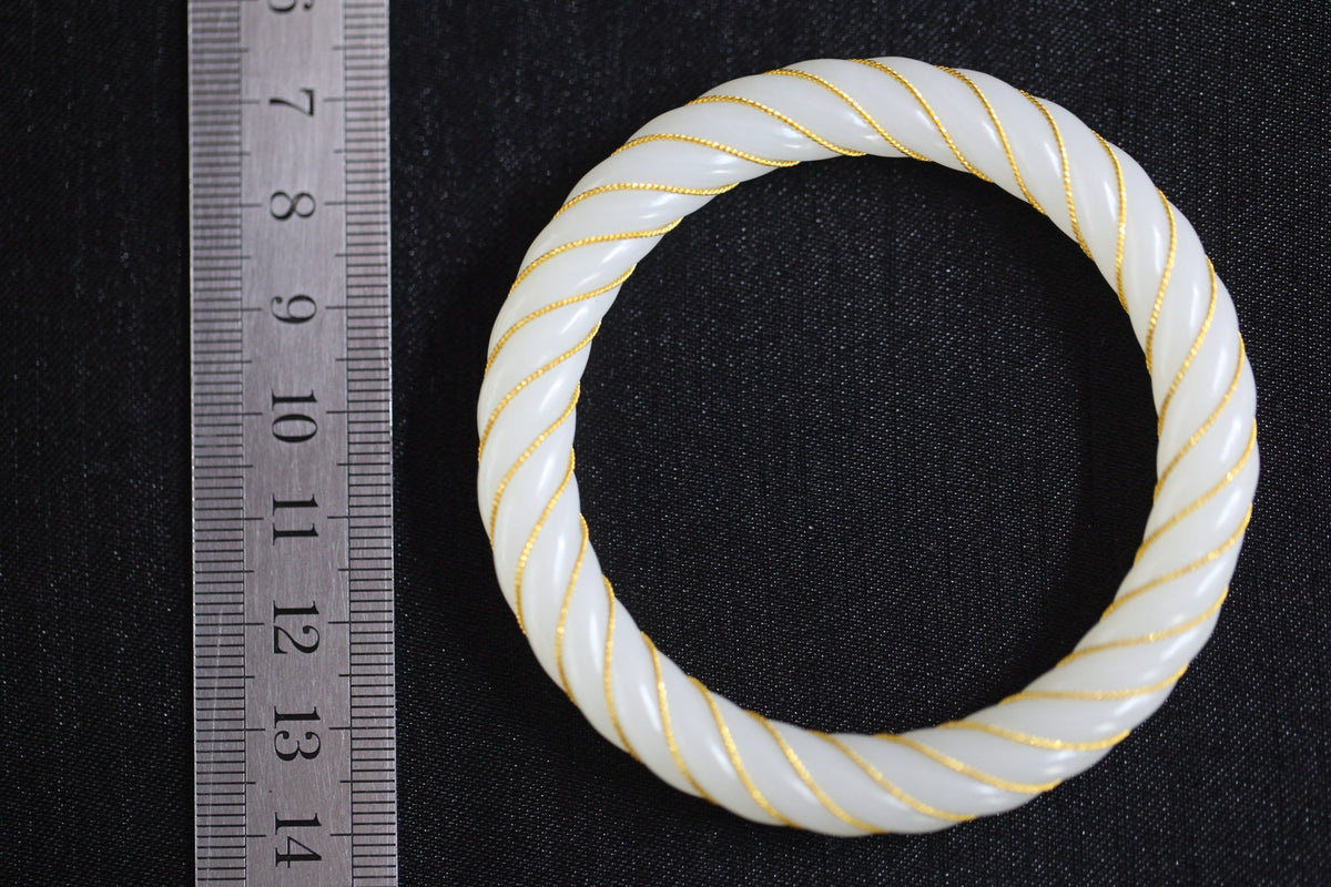 ATELIER 005 · Suet White — nephrite jade bangle, size reference