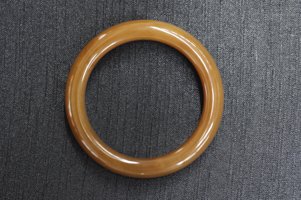 ATELIER 007 · Caramel — nephrite jade bangle, front