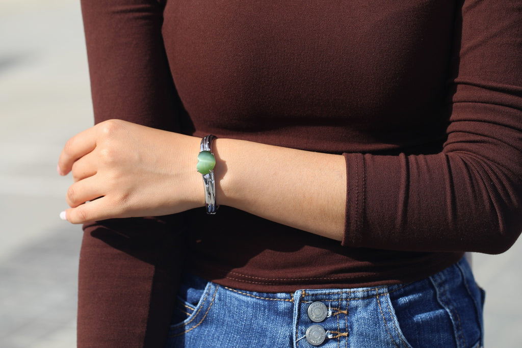 ATELIER 010 · Cat's Eye — nephrite jade bangle & ring set, bangle, on the wrist