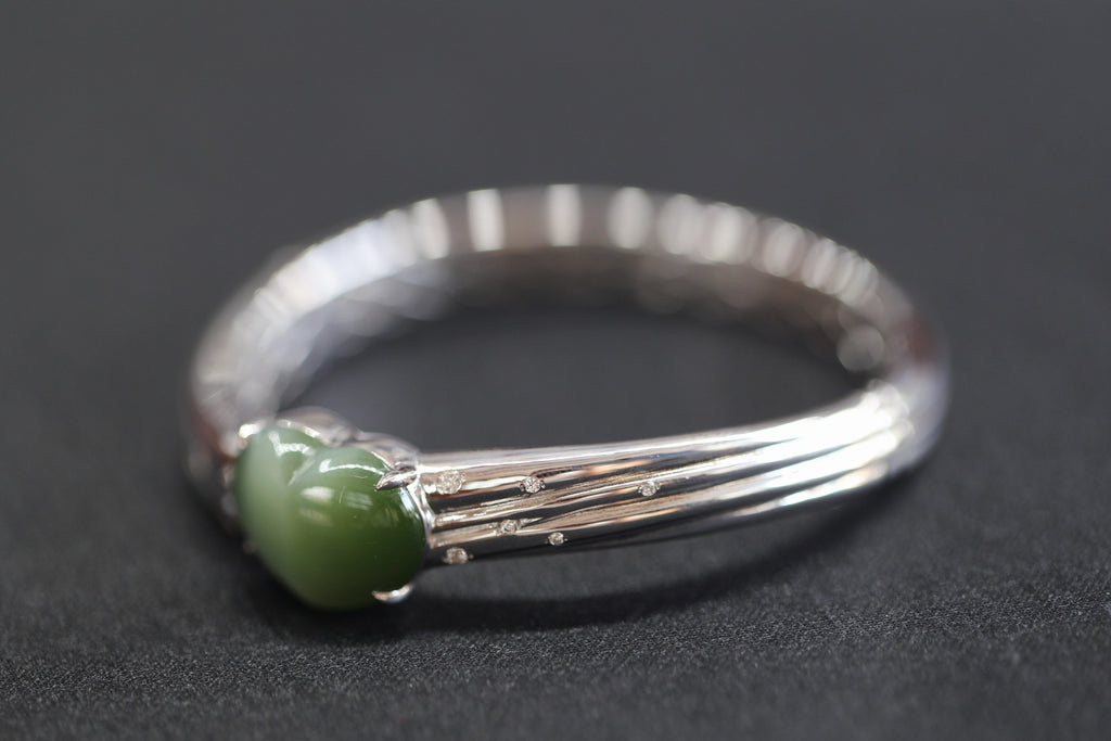 ATELIER 010 · Cat's Eye — nephrite jade bangle & ring set, bangle, side view