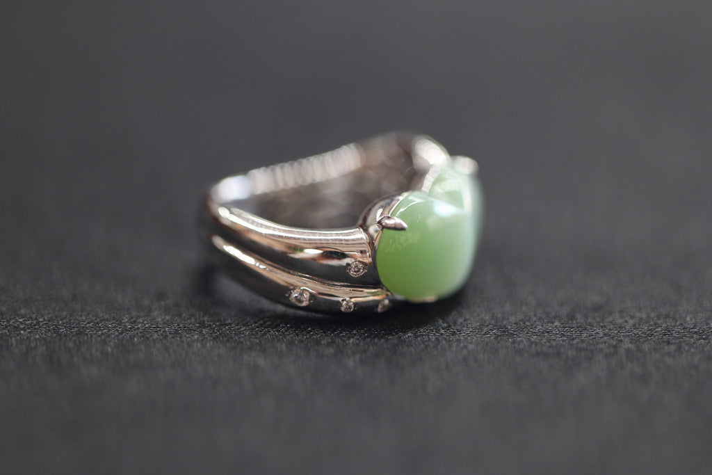 ATELIER 010 · Cat's Eye — nephrite jade bangle & ring set, ring, angled view