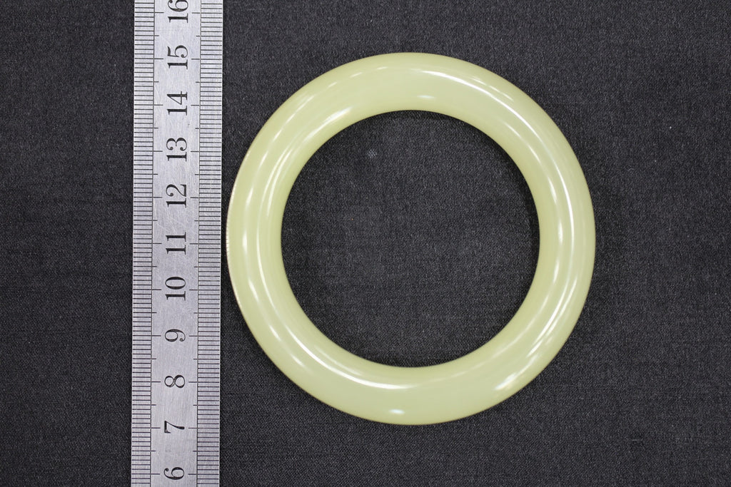 ATELIER 012 · Golden Green — nephrite jade round bangle, size reference