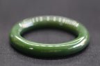 ATELIER 013 · Spinach Green — nephrite jade round bangle, detail