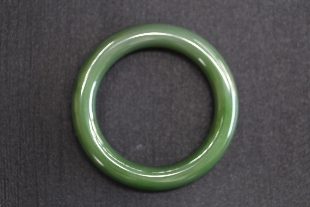 ATELIER 013 · Spinach Green — nephrite jade round bangle, alternate view