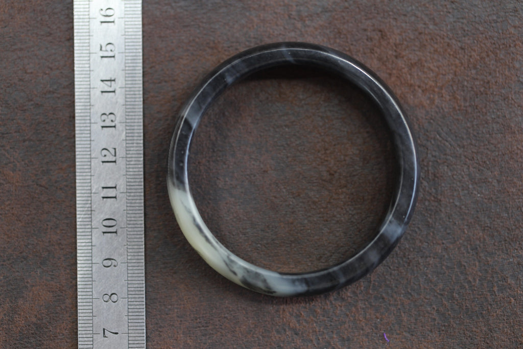 ATELIER 014 · Ink Wash — nephrite jade flat bangle, size reference