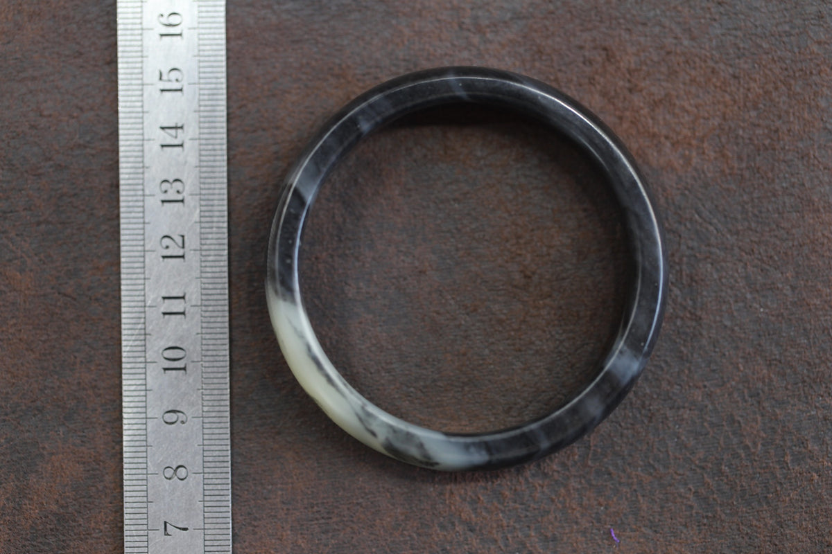 ATELIER 014 · Ink Wash — nephrite jade flat bangle, size reference
