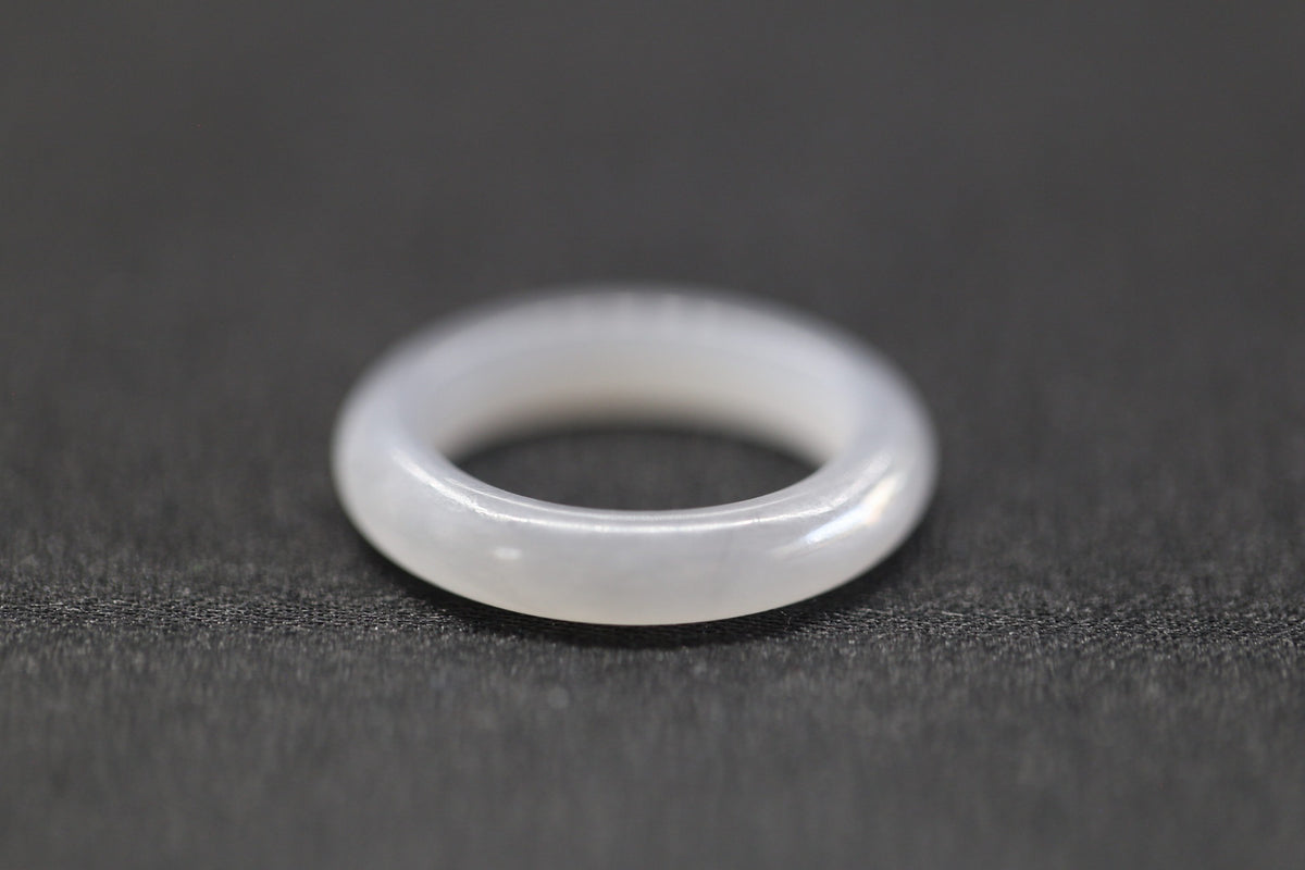 ATELIER 017 · Smoky Lilac — nephrite jade ring, front