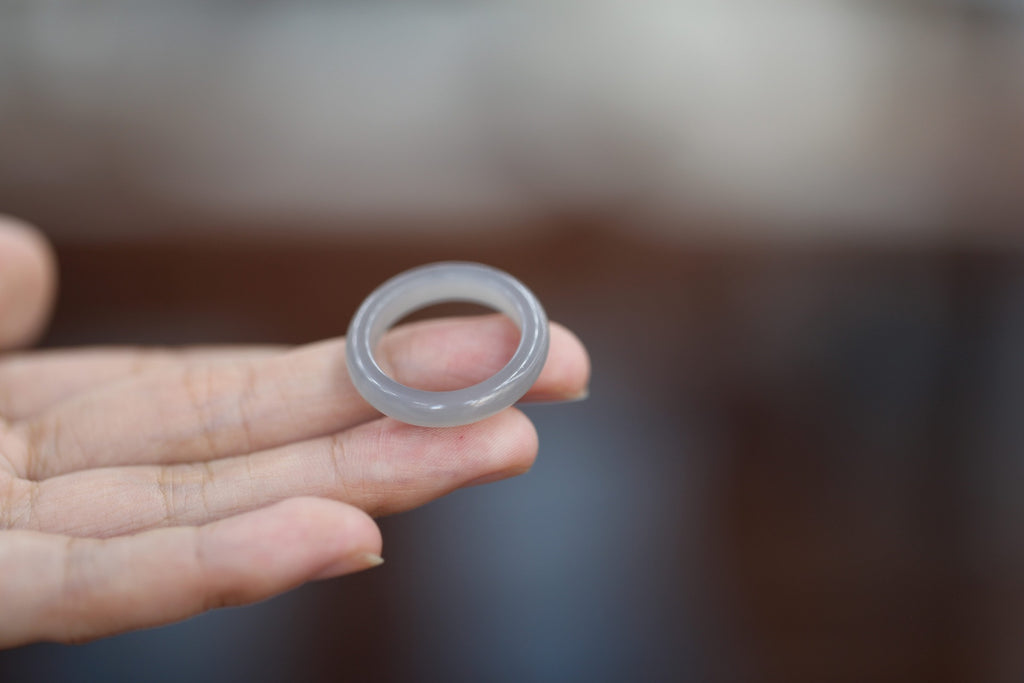 ATELIER 017 · Smoky Lilac — nephrite jade ring, on the hand, alternate view