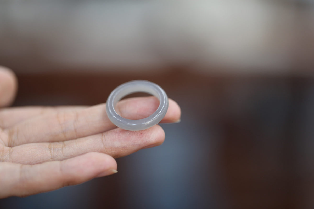 ATELIER 017 · Smoky Lilac — nephrite jade ring, on the hand, alternate view