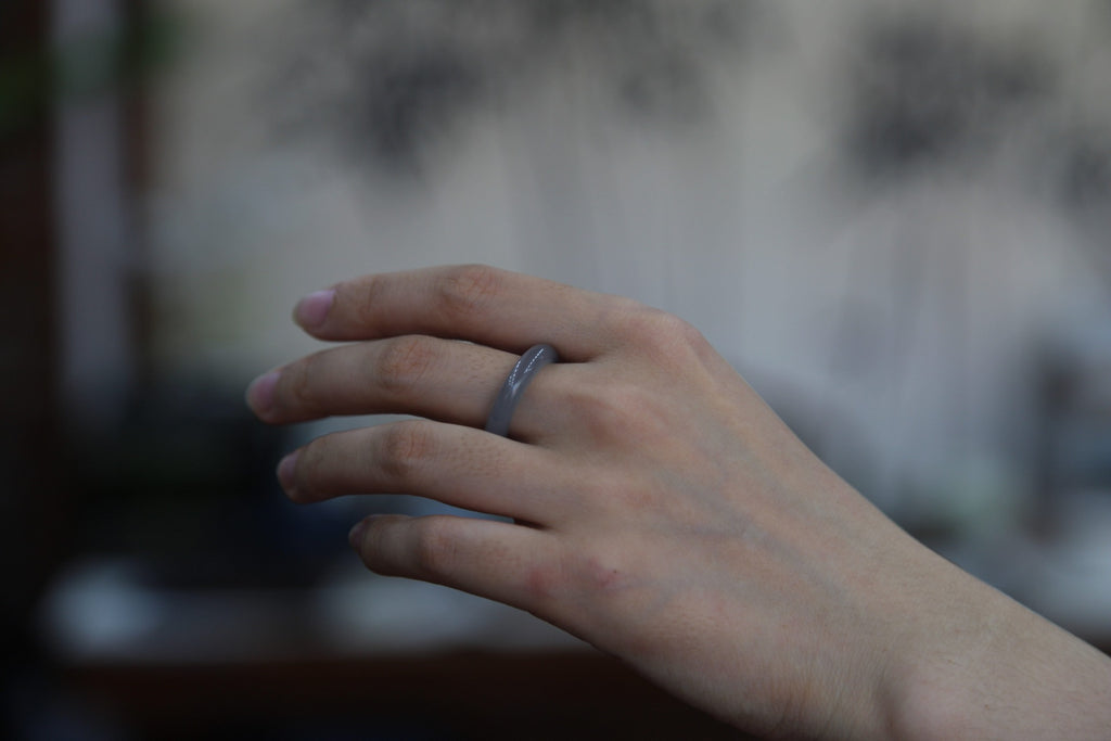 ATELIER 017 · Smoky Lilac — nephrite jade ring, on the hand