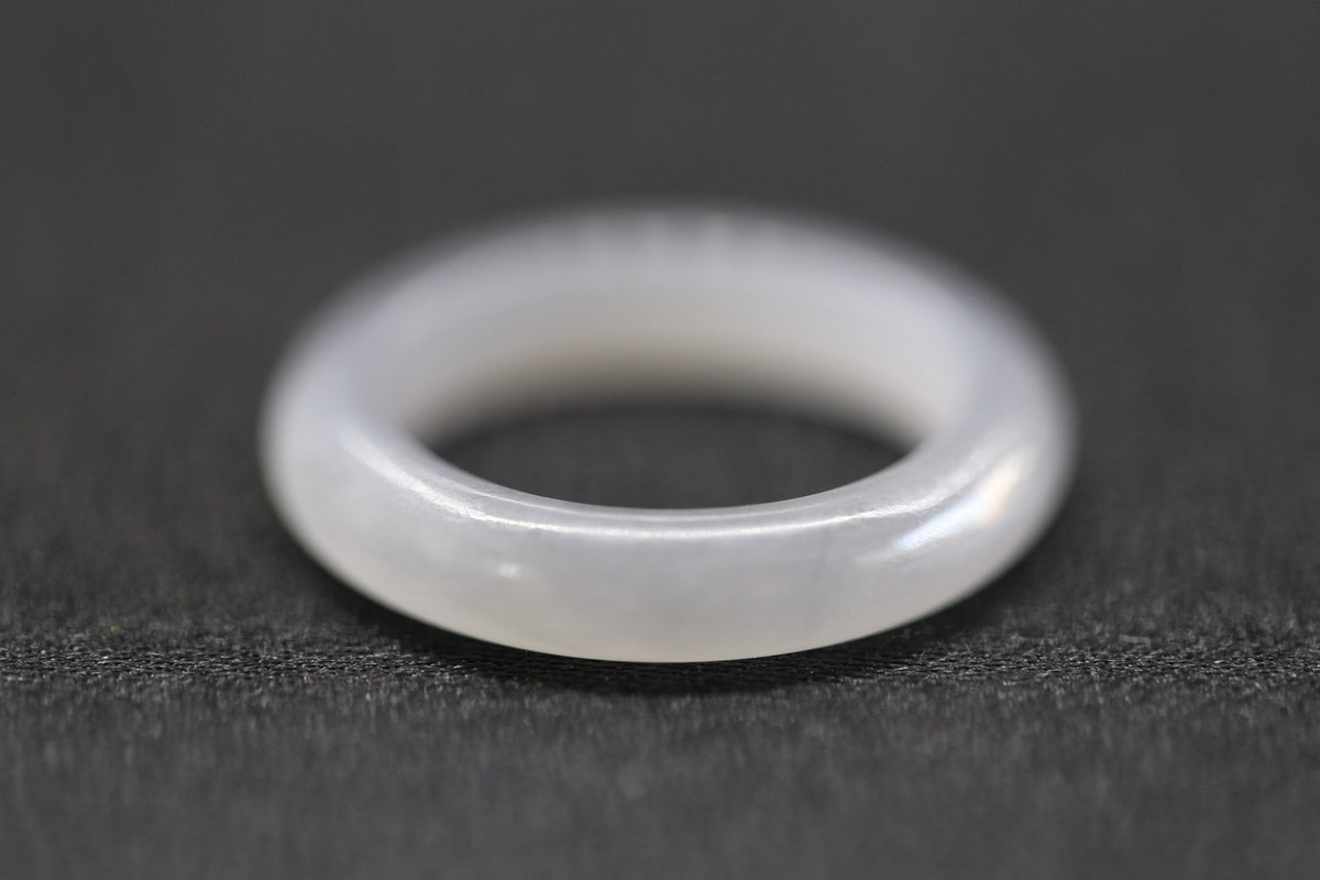 ATELIER 017 · Smoky Lilac — nephrite jade ring, close view