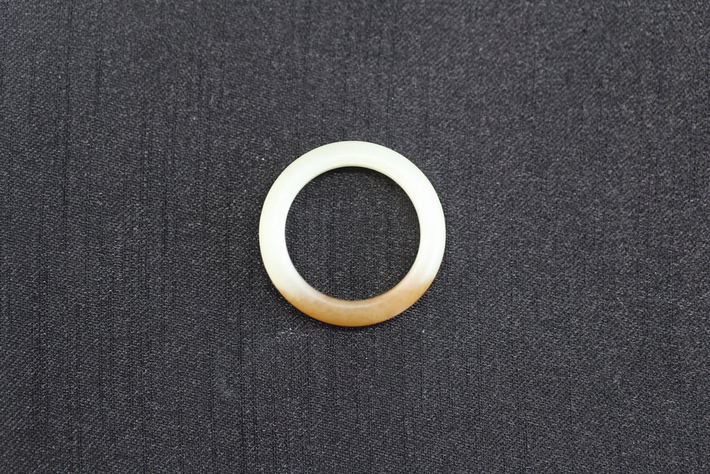 ATELIER 018 · Multi-Colour — nephrite jade ring, detail