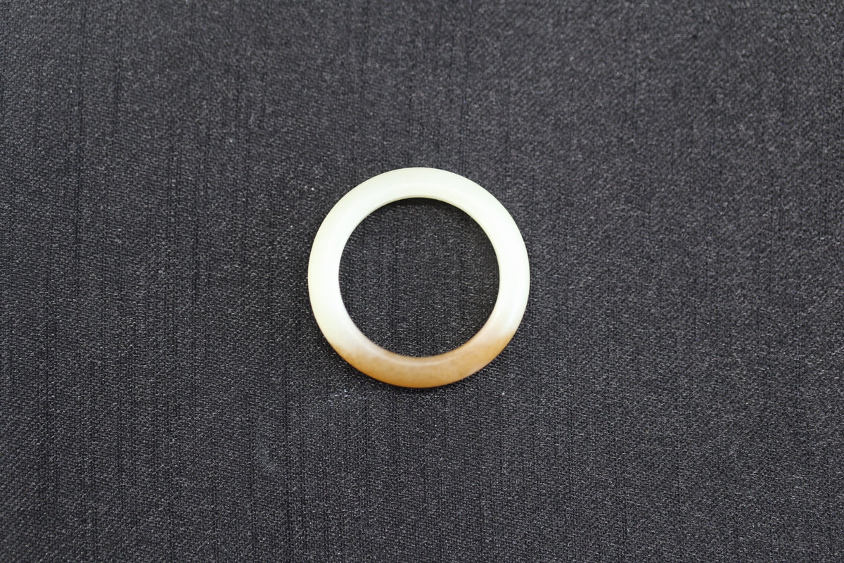 ATELIER 018 · Multi-Colour — nephrite jade ring, detail