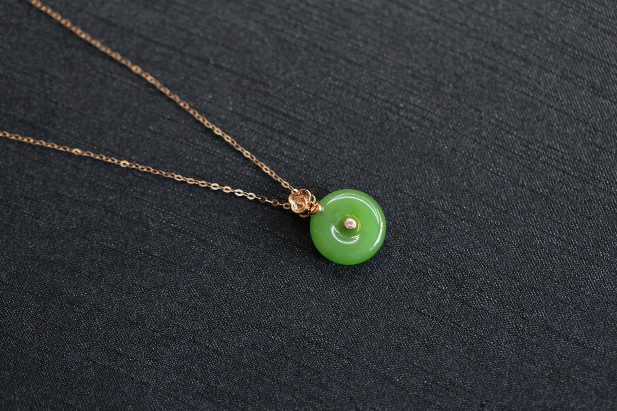 ATELIER 020 · Willow Green — nephrite jade necklace, front
