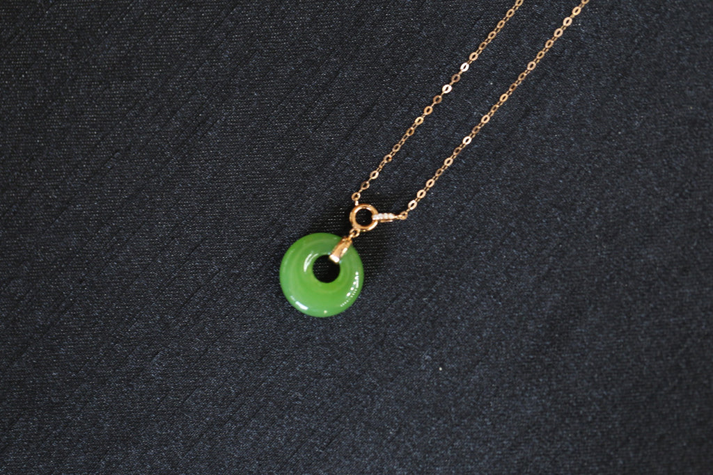 ATELIER 021 · Willow Green — nephrite jade necklace, front