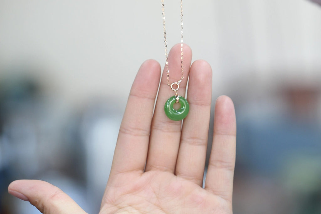 ATELIER 021 · Willow Green — nephrite jade necklace, in the hand