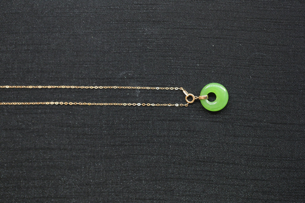 ATELIER 021 · Willow Green — nephrite jade necklace, detail