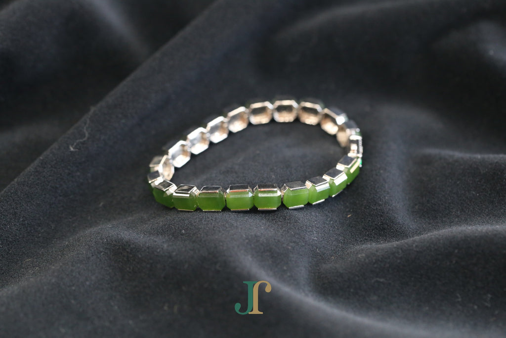 ATELIER 025 · Spinach Green — nephrite jade bracelet, side view