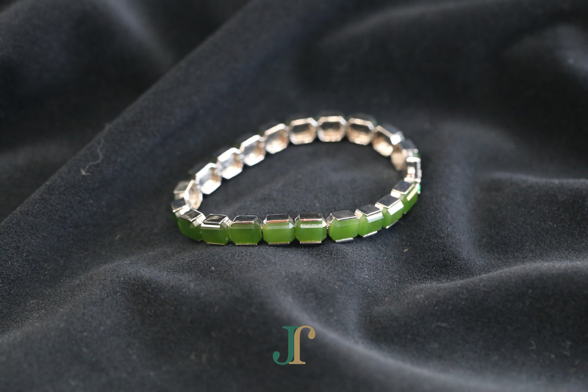 ATELIER 025 · Spinach Green — nephrite jade bracelet, side view