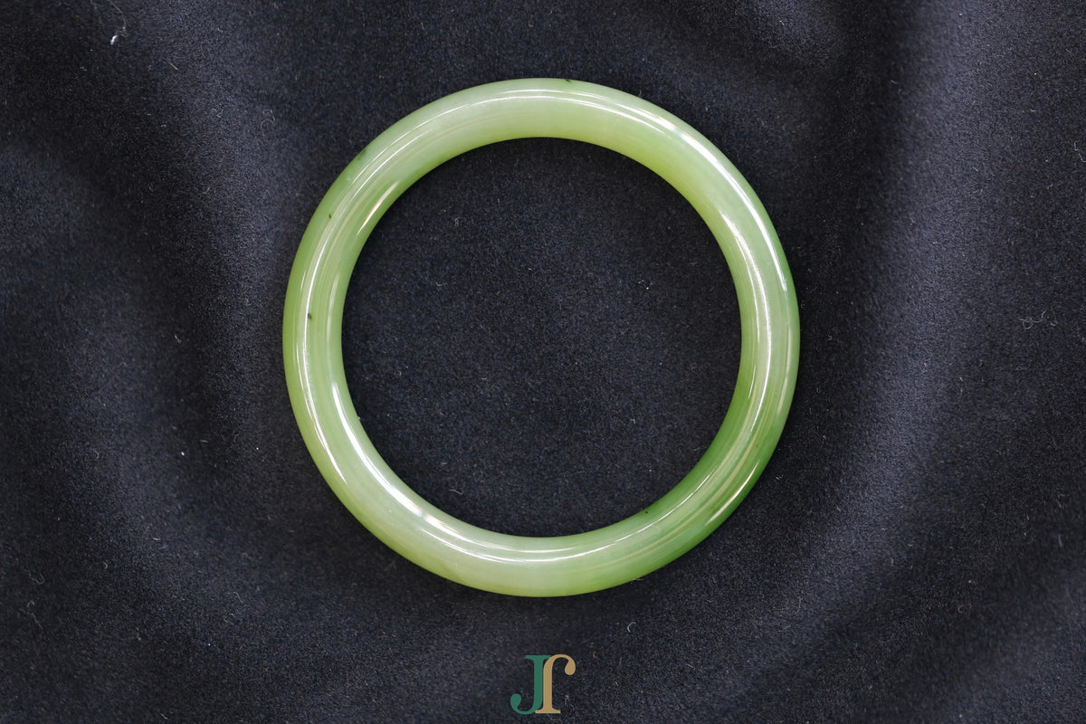 ATELIER 026 · Willow Green — nephrite jade round bangle, front