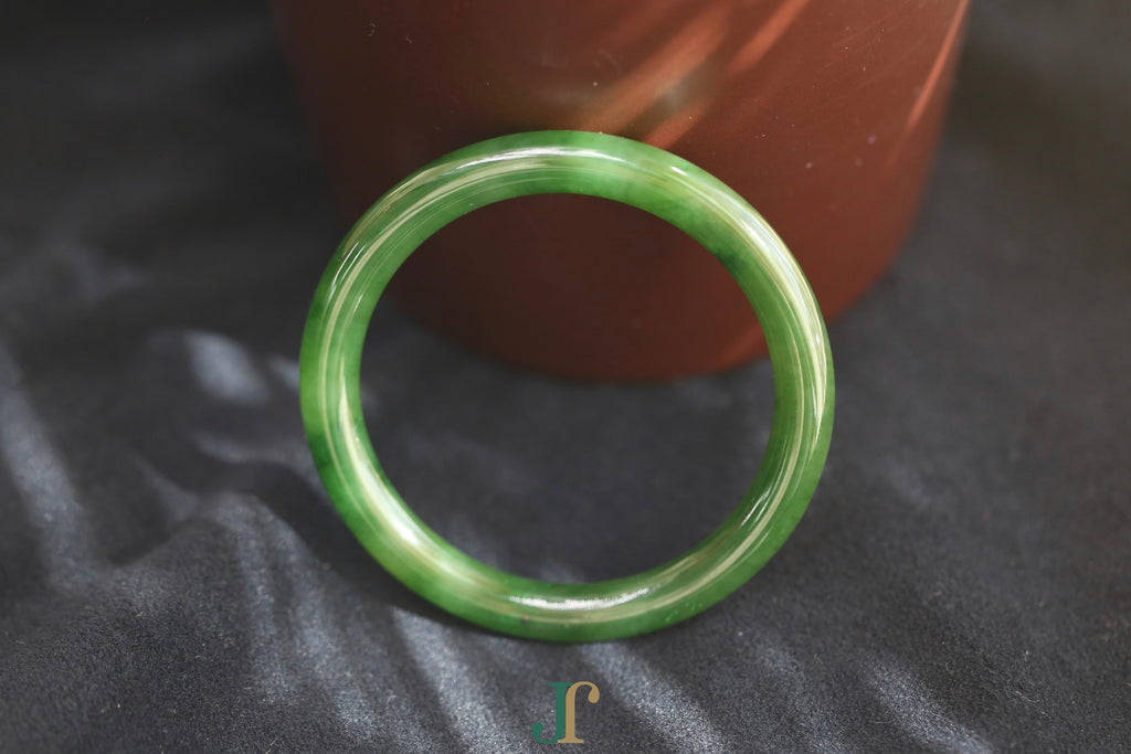 ATELIER 027 · Spinach Green — nephrite jade round bangle, alternate view