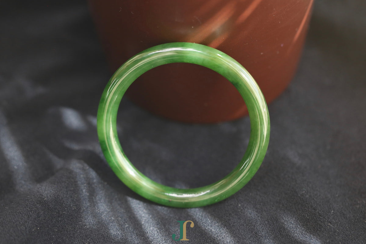 ATELIER 027 · Spinach Green — nephrite jade round bangle, alternate view