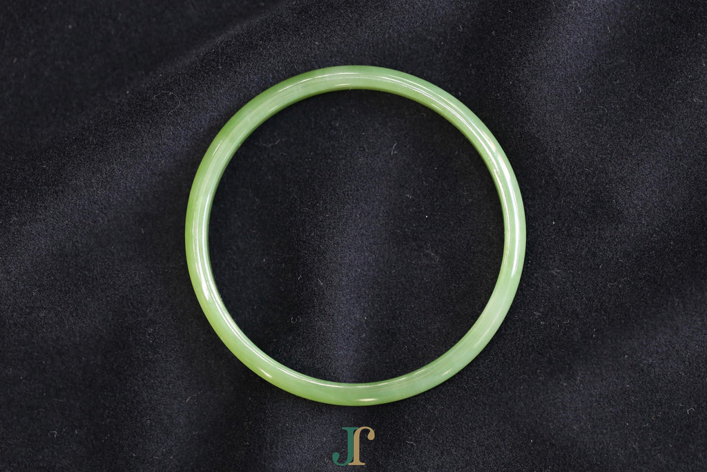 ATELIER 028 · Willow Green — nephrite jade round bangle, front