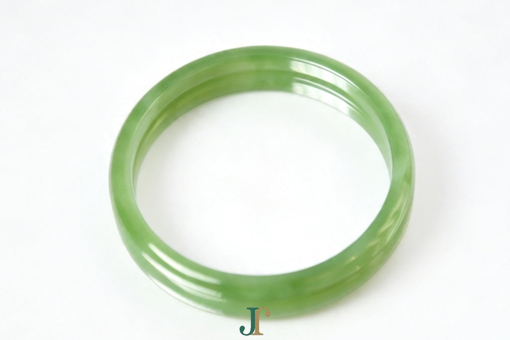 ATELIER 028 · Willow Green — nephrite jade round bangle, side view