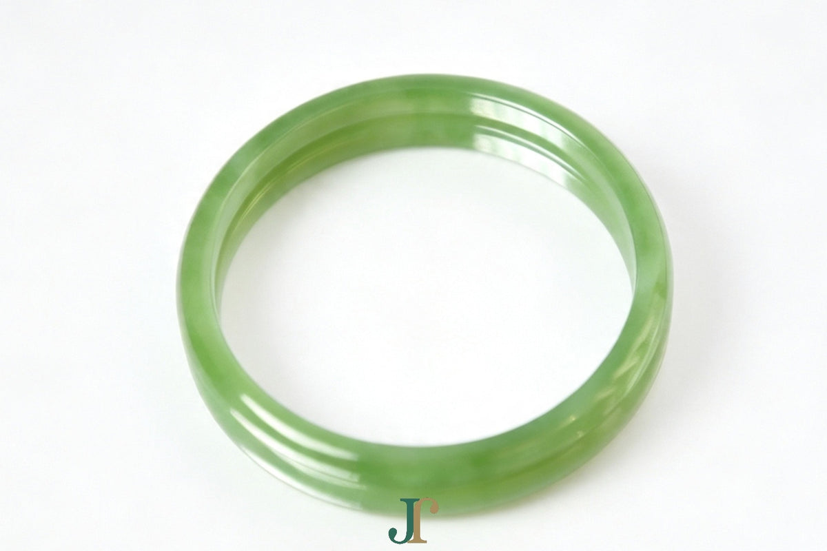 ATELIER 028 · Willow Green — nephrite jade round bangle, side view