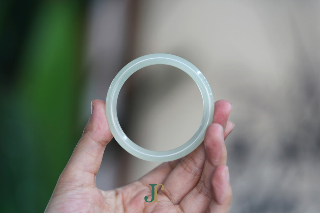 ATELIER 029 · Willow Green — nephrite jade round bangle, front