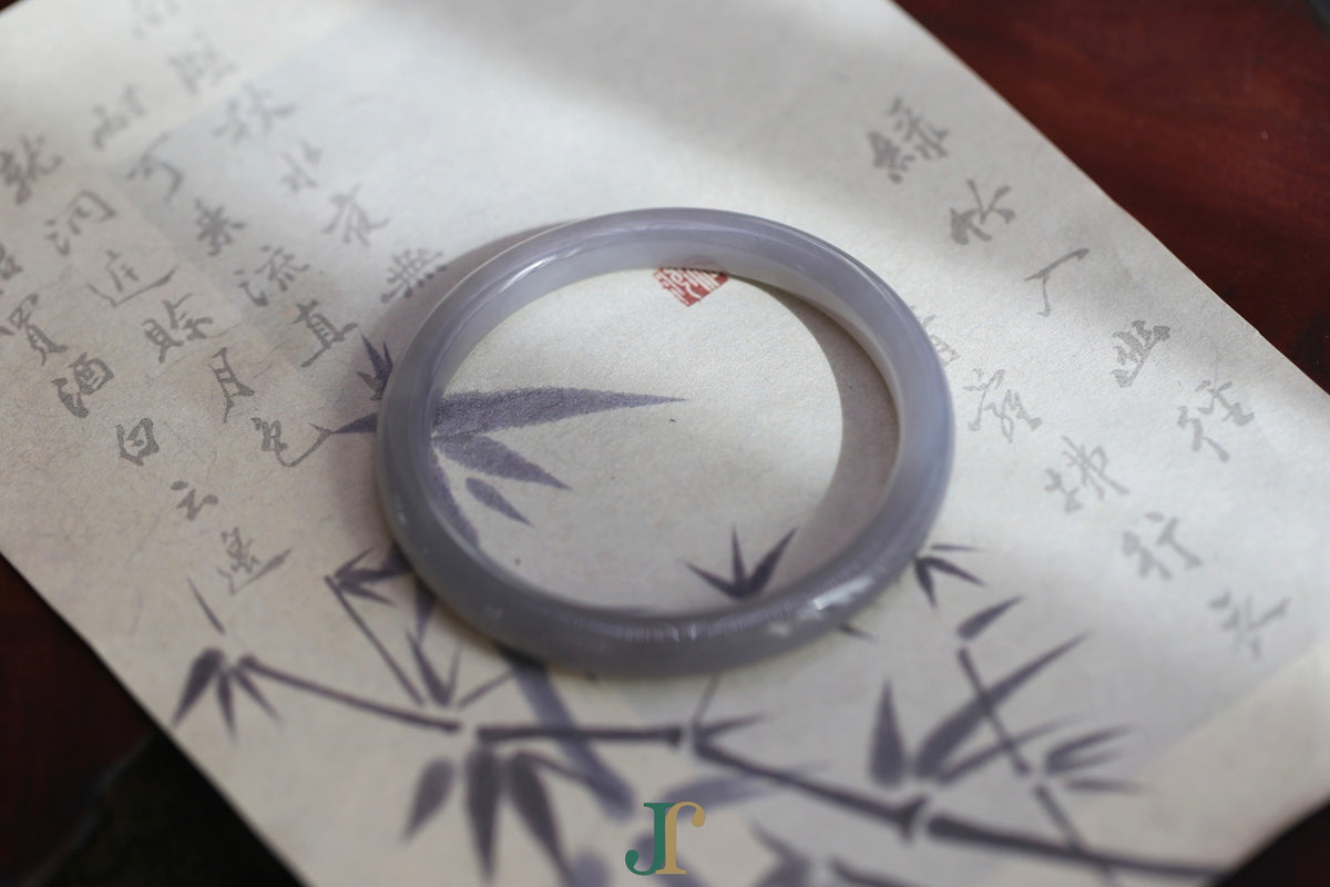 ATELIER 030 · Smoky Lilac — nephrite jade round bangle, front