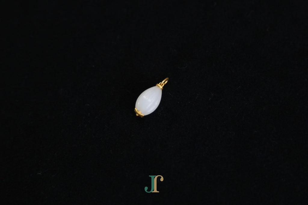 ATELIER 031 · Suet White — nephrite jade necklace, detail