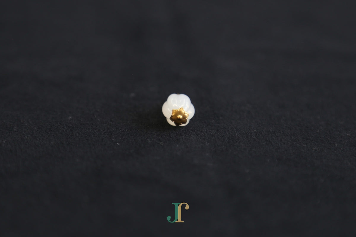 ATELIER 031 · Suet White — nephrite jade necklace, end view