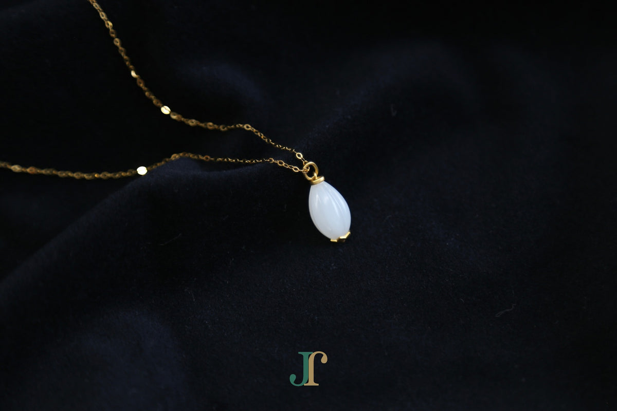 ATELIER 031 · Suet White — nephrite jade necklace, close view