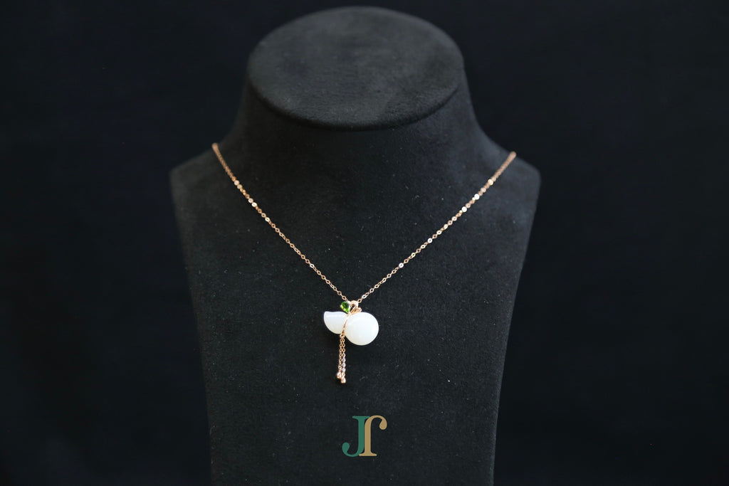 ATELIER 032 · Suet White — nephrite jade necklace, front