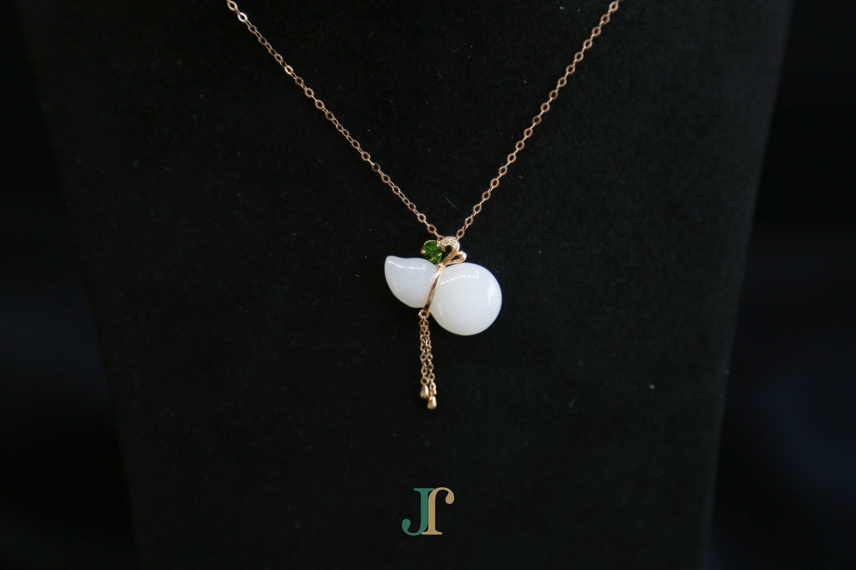 ATELIER 032 · Suet White — nephrite jade necklace, detail