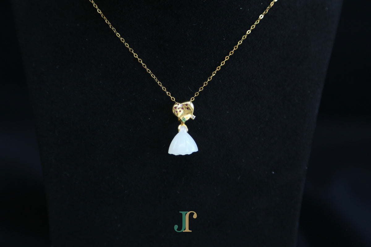 ATELIER 033 · Suet White — nephrite jade pendant, detail