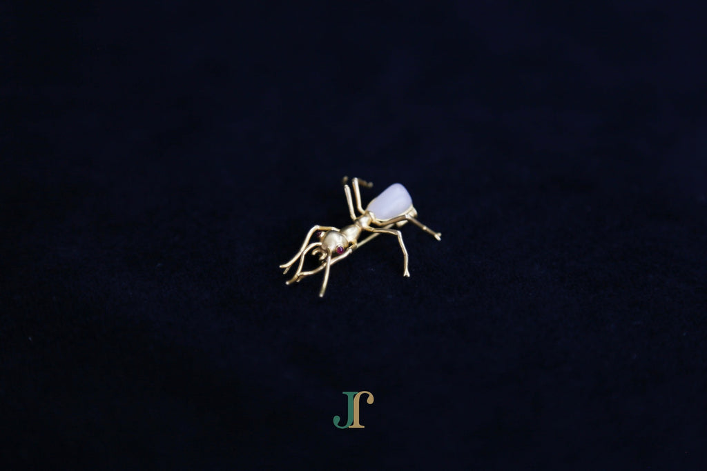 ATELIER 037 · Suet White — nephrite jade brooch, detail