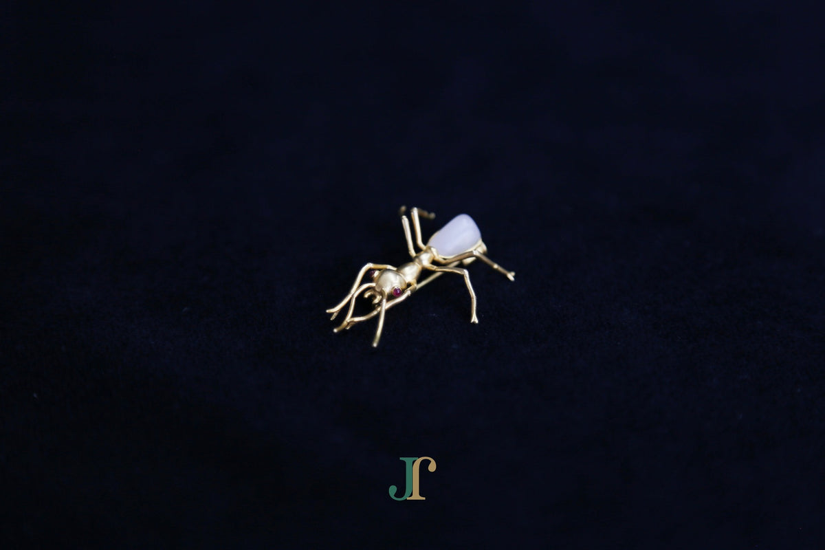 ATELIER 037 · Suet White — nephrite jade brooch, detail