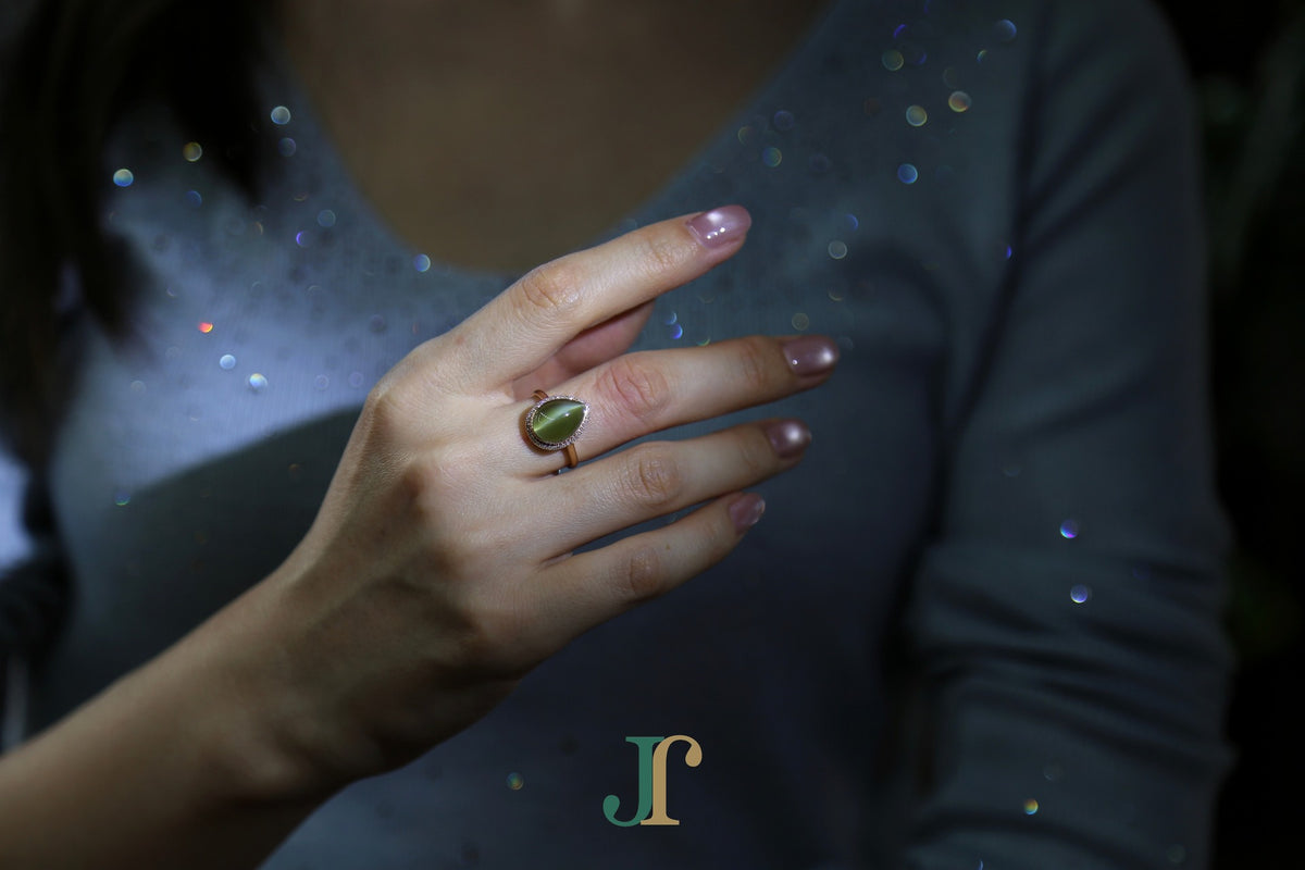 ATELIER 040 · Cat's Eye — nephrite jade ring, on the hand