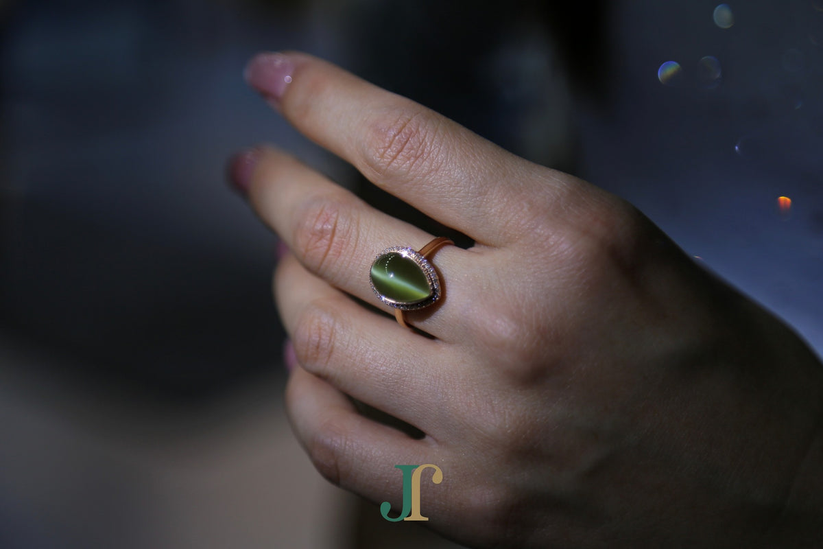 ATELIER 040 · Cat's Eye — nephrite jade ring, close view