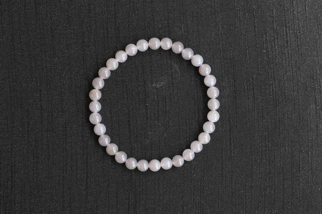 GAIA Earthy 6 · Smoky Lilac — nephrite jade bead bracelet, front