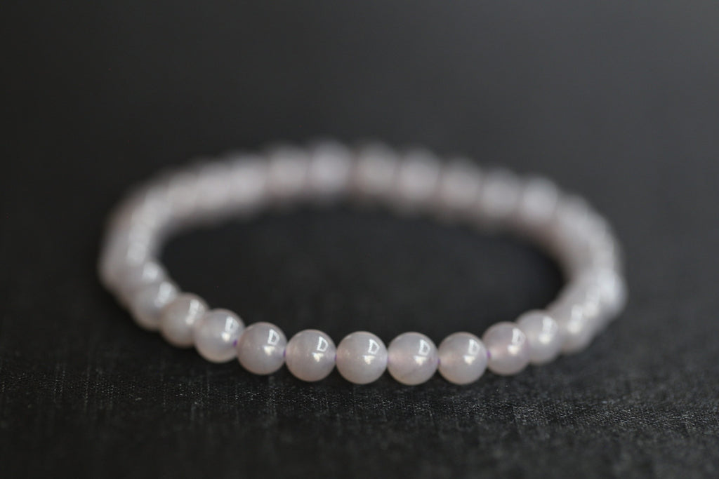GAIA Earthy 6 · Smoky Lilac — nephrite jade bead bracelet, detail