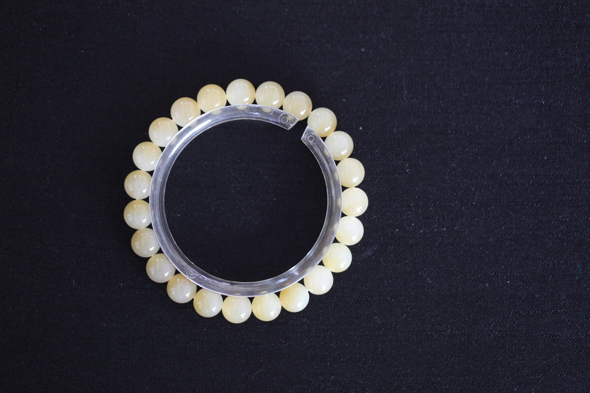 GAIA Earthy 8 · Honey-Amber — nephrite jade bead bracelet, front